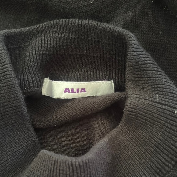 Alia Black and White Geometric Knit Sweater - Picture 3 of 4